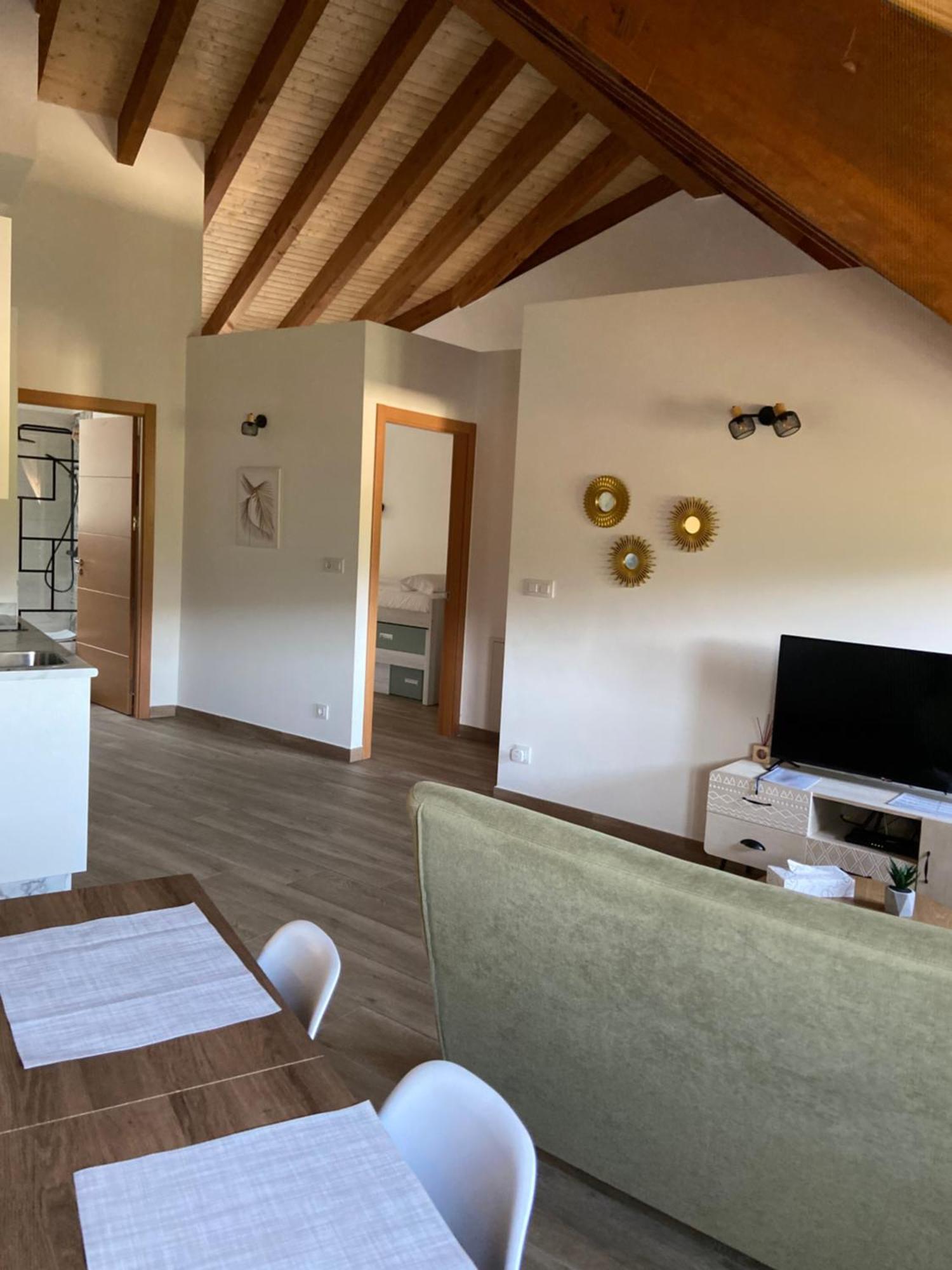 Reginita Apartamentos Arbo Luaran gambar