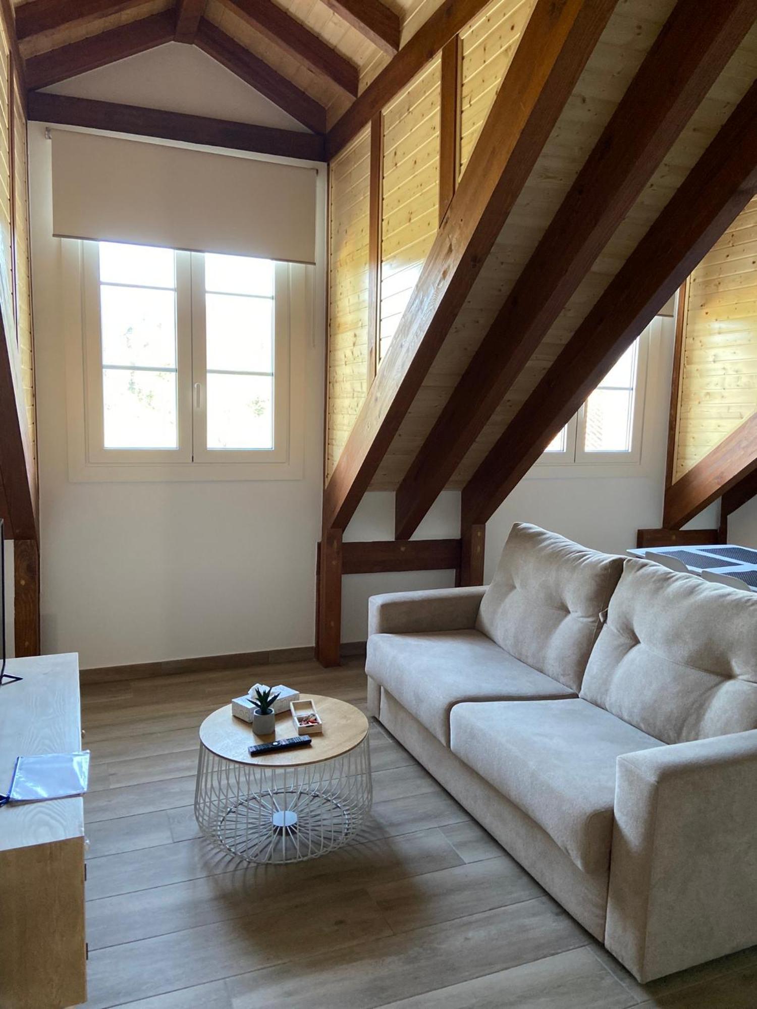 Reginita Apartamentos Arbo Luaran gambar